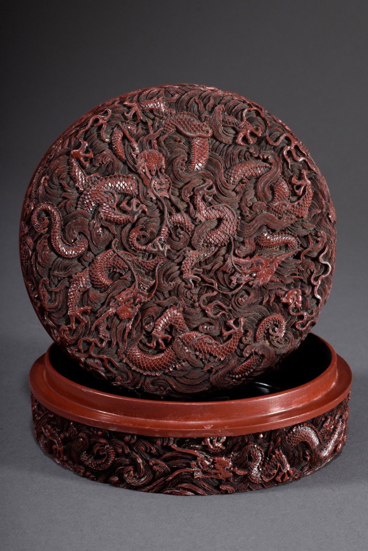 Runde Schnitzlack Dose "Neun Drachen" in detailr | Round carved lacquer box "Nine Dragons" in detai