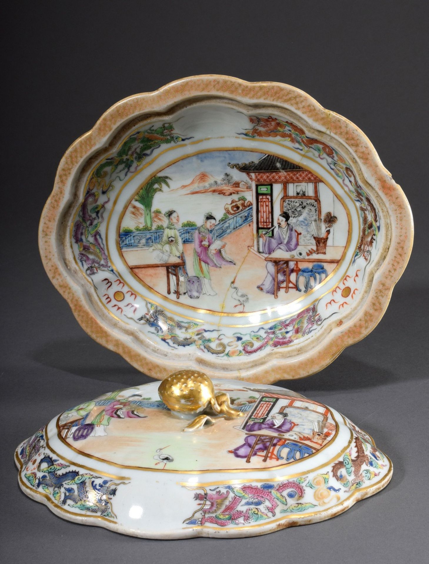 Chinesische Porzellan Terrine mit passigem Rand, | A Chinese porcelain tureen with a fitted rim, ri