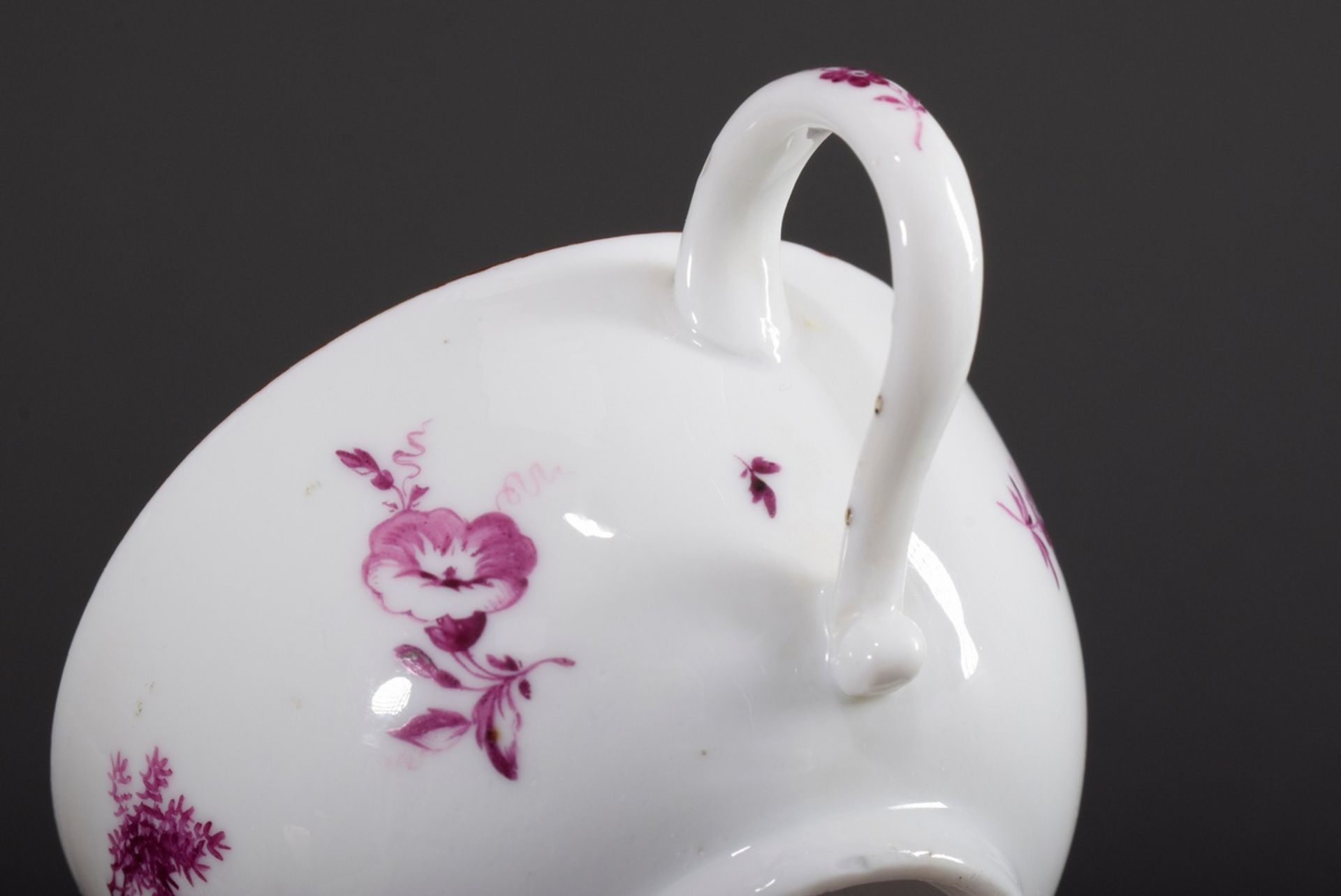 Meissen Tasse/UT mit Purpur Camaieu Malerei "Sch | Meissen cup/bottom with purple camaieu painting - Bild 8 aus 10