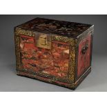 Chinesische Lack Reisekiste mit "Landschaftsszene | Chinese lacquer travel box with "landscape scen