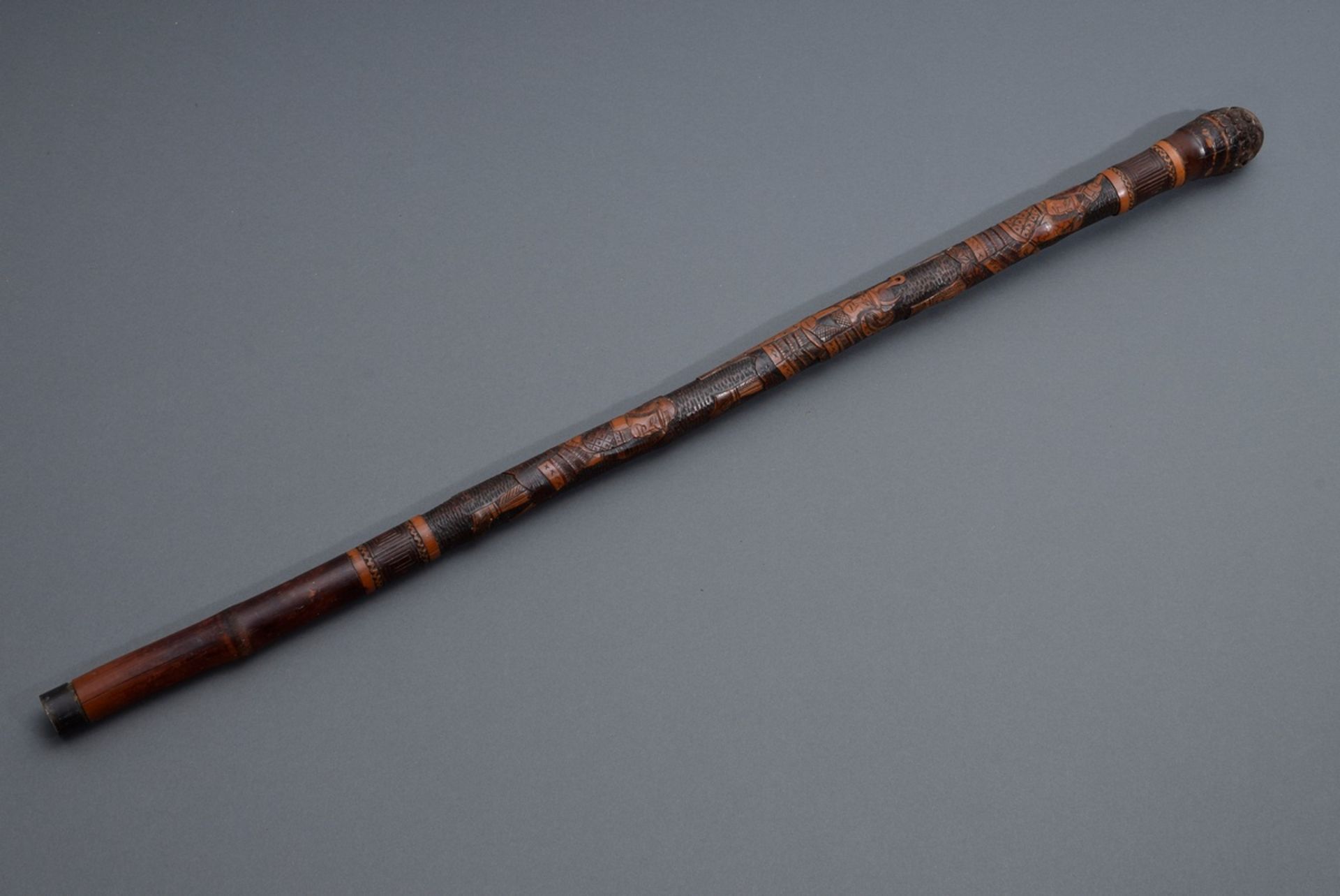 2 Diverse Gehstöcke: Knotenstock eines Daoisten | 2 various walking sticks: Knotted cane of a Daoi - Bild 3 aus 12