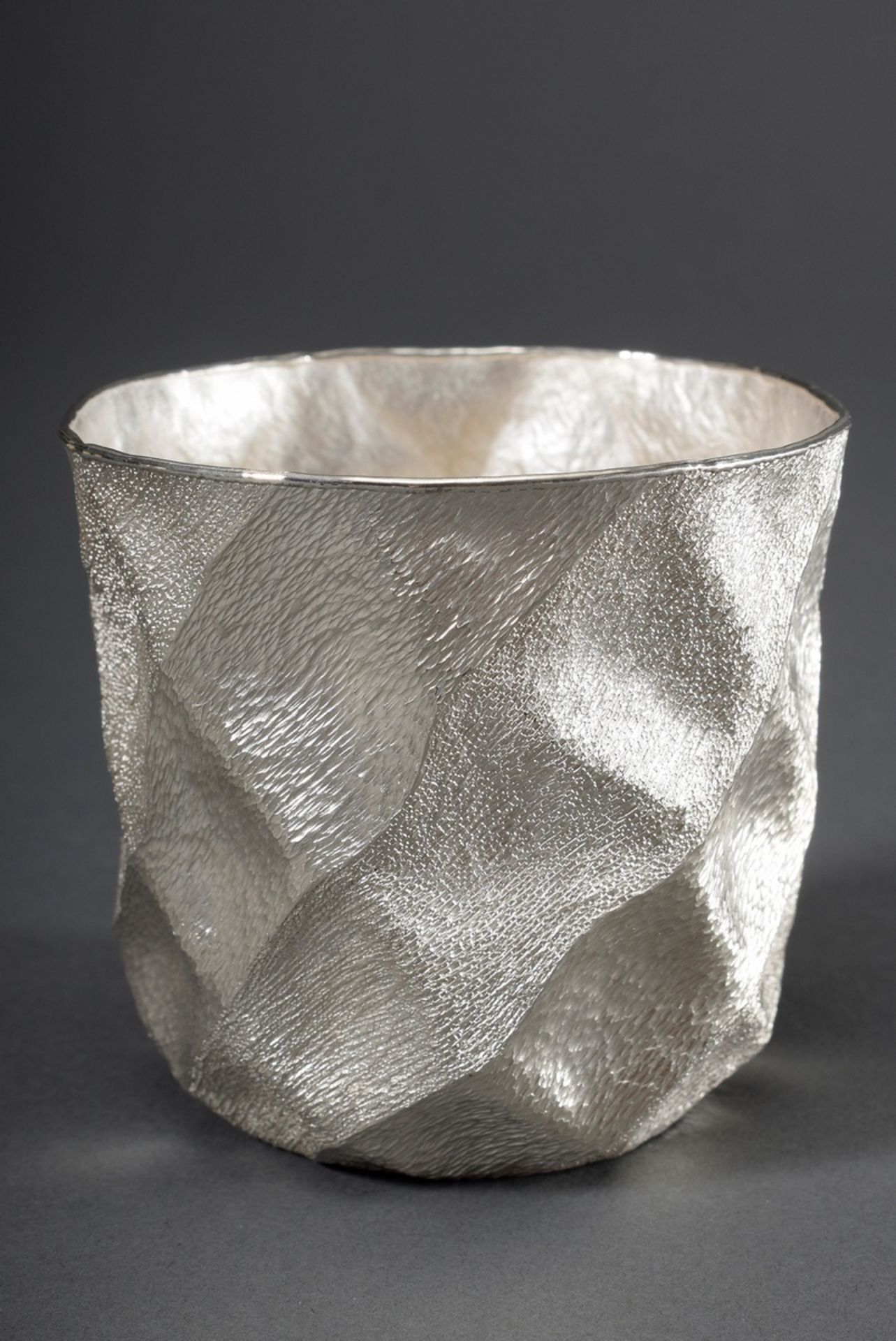 Moderner Becher mit wabenartiger Struktur, Unika | Modern cup with honeycomb-like structure, unique - Image 2 of 4