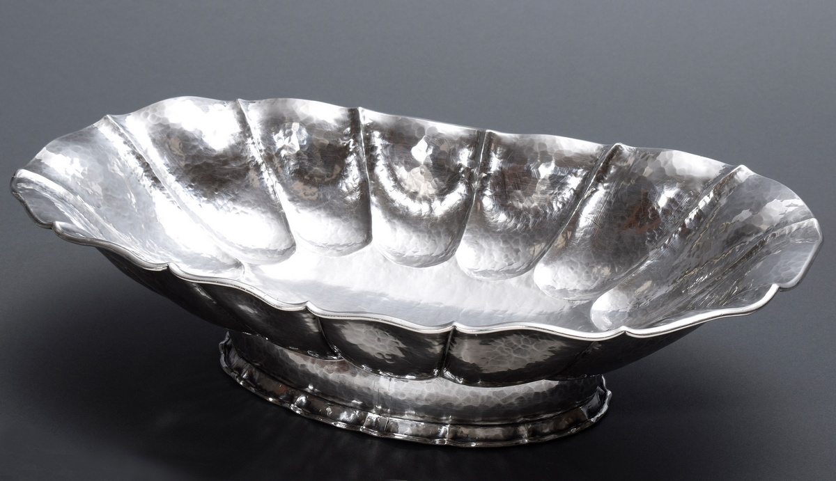 Große ovale Art Deco Schale mit martellierter un | Large oval Art Deco bowl with marbled and bossed - Image 2 of 5