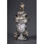 Klassizistischer Pomander in Vasenform mit figür | A classicistic pomander in the shape of a vase w