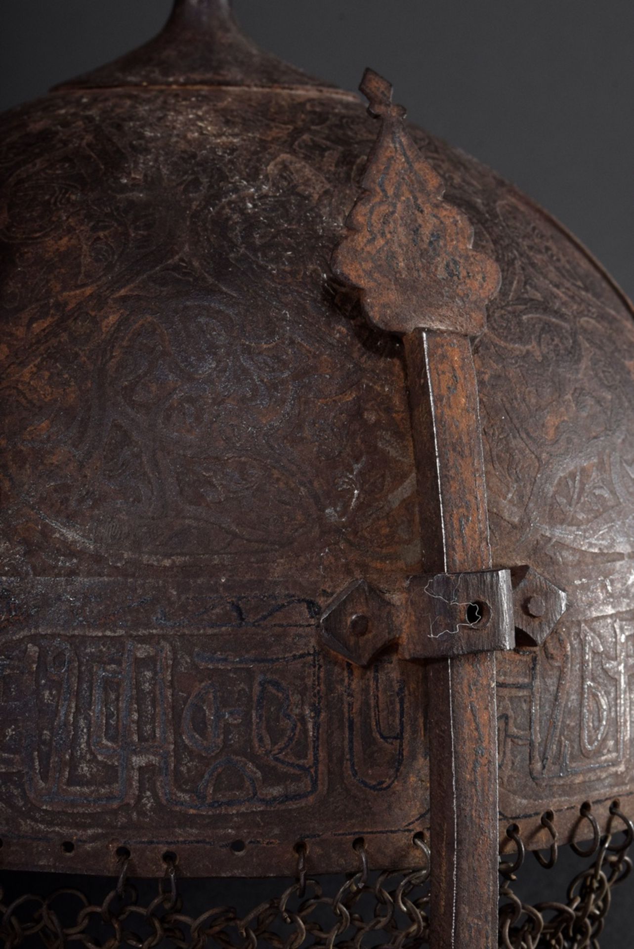 Kulah Khud Helm mit geätzter Dekoration und Kora | Kulah Khud helmet with etched decoration and Kor - Bild 2 aus 10