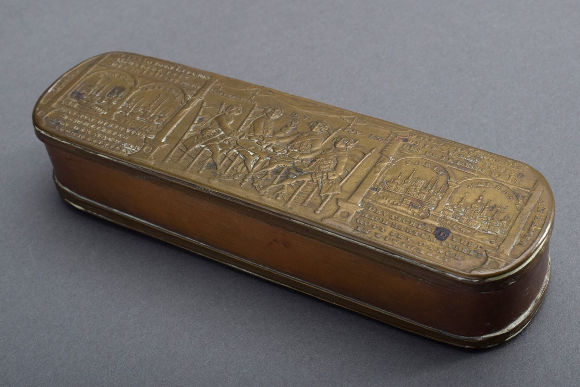 Iserlohner Schnupftabakdose mit Reliefdekor, sch | Iserlohn snuff box with relief decoration, on th - Bild 4 aus 5