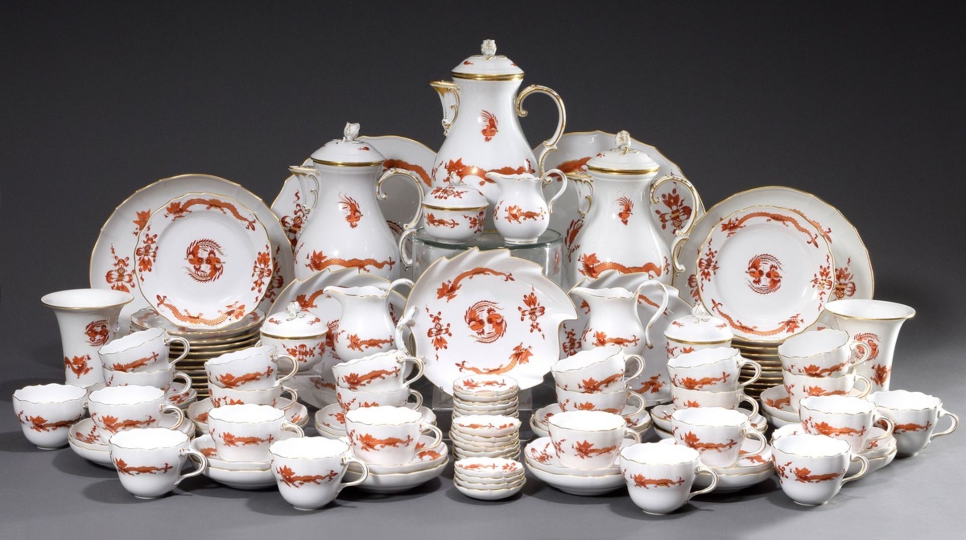 90 Teile opulentes Meissen Kaffeeservice für 24 | 90 pieces opulent Meissen coffee service for 24