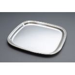 Modernes eckiges Tablett mit Gravur "Zur Erinner | Modern square tray with engraving "In memory of
