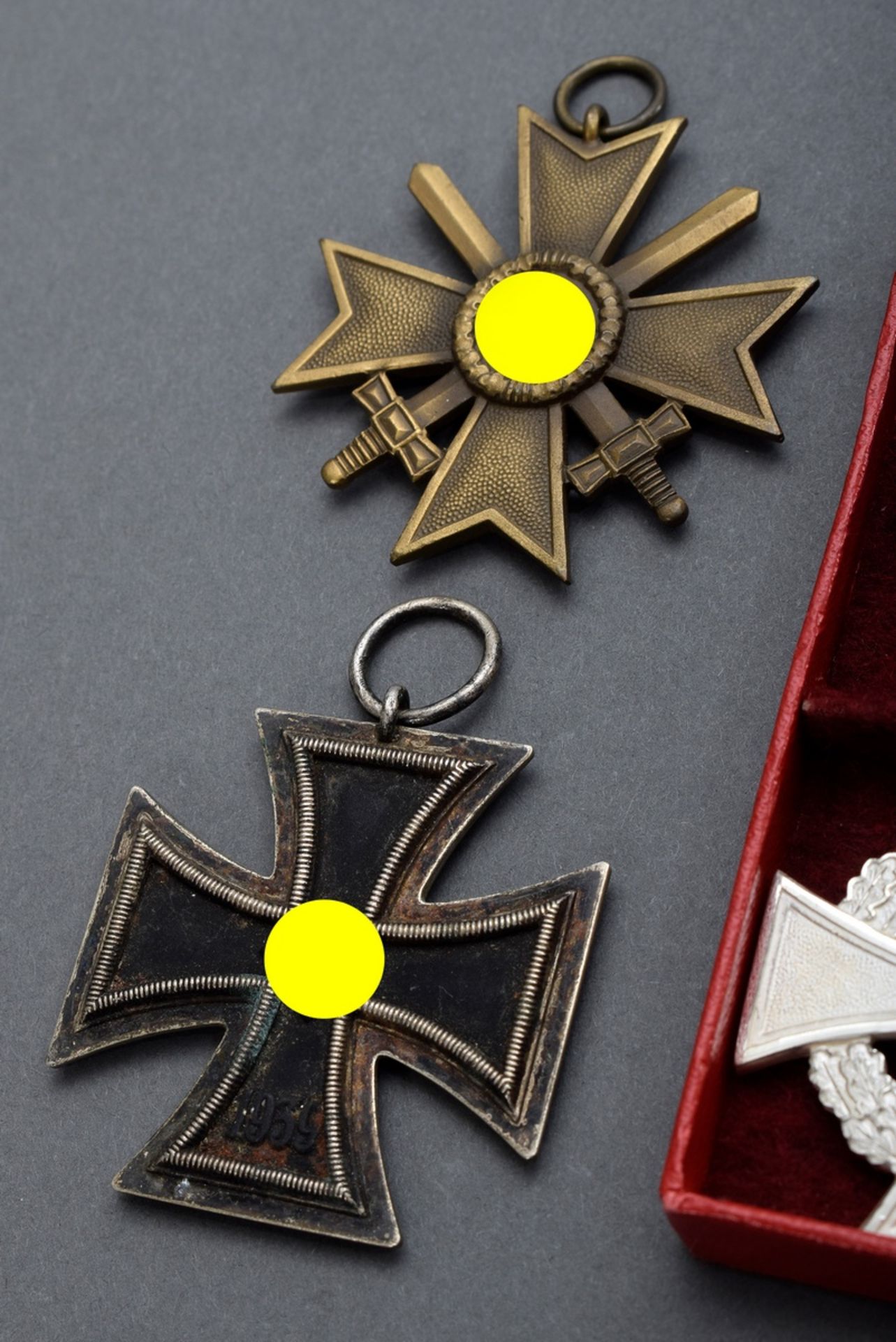 4 Diverse Orden und Ehrenzeichen, WK II.: 1 Eise | 4 Various orders and decorations, WW II: 1 Iron - Image 3 of 7