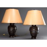 Paar japanische Bronze Vasen mit Reliefdarstellu | Pair of Japanese bronze vases with relief depict