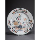 Chinesischer Teller mit Famille rose Dekor "Blüte | Chinese plate with Famille rose decoration "blo