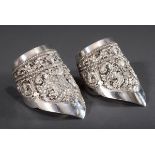 Paar thailändische Arm Manschetten mit floralem R | Pair of Thai arm cuffs with floral relief, silv