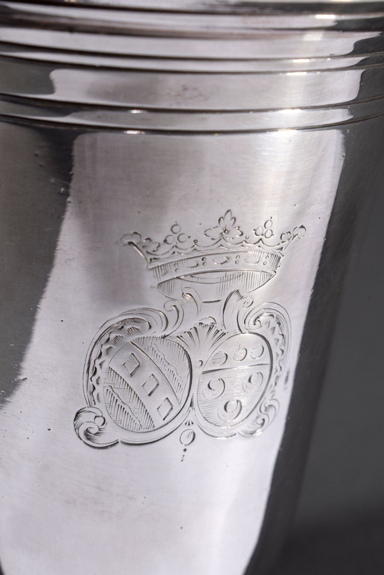 Französischer Becher mit graviertem Allianzwappe | French cup with engraved alliance coat of arms u - Bild 2 aus 4