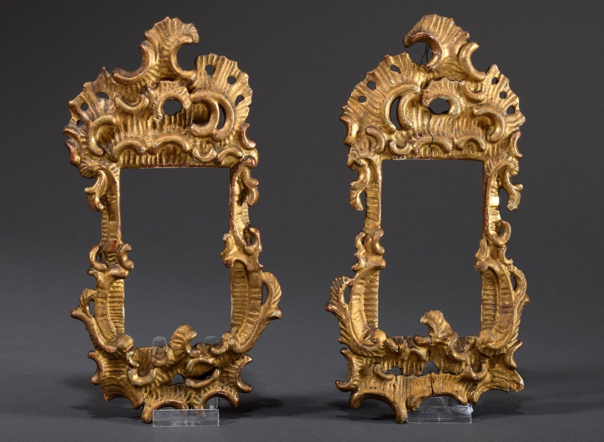 Paar Rocaille-Rahmen, Holz geschnitzt, vergoldet | Pair of rocaille frames, carved wood, gilt, Sout