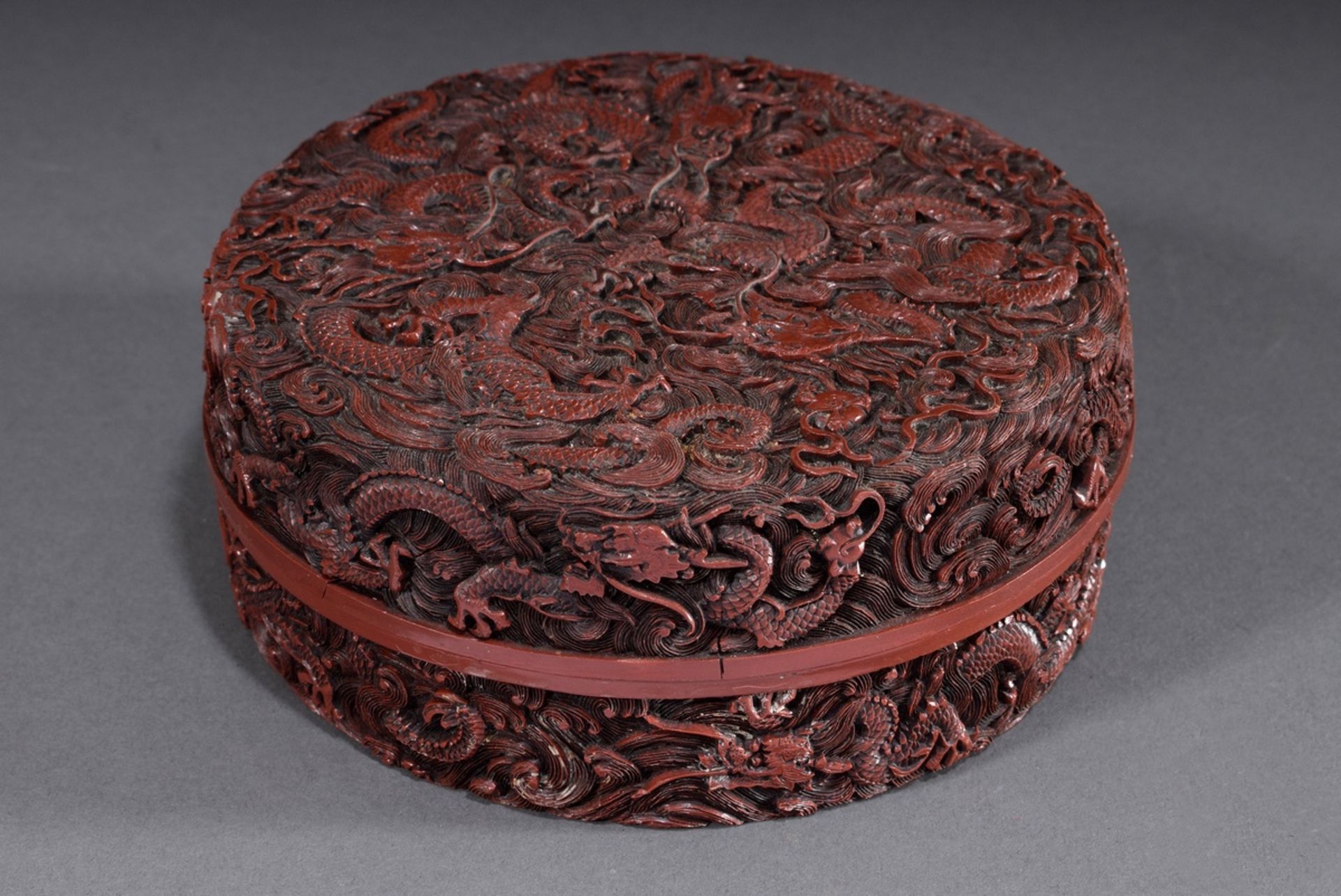 Runde Schnitzlack Dose "Neun Drachen" in detailr | Round carved lacquer box "Nine Dragons" in detai - Bild 4 aus 12