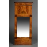 Schlichter Biedermeier Spiegel mit mit geometris | Simple Biedermeier mirror with geometric inlays,