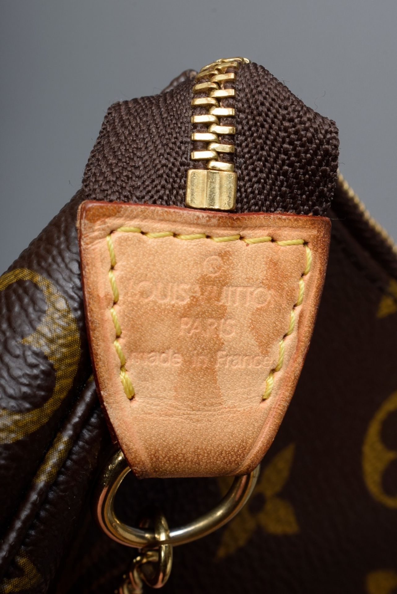Louis Vuitton "Pochette Accessoire" mit Goldkett | Louis Vuitton "Pochette Accessoire" with gold ch - Bild 3 aus 4
