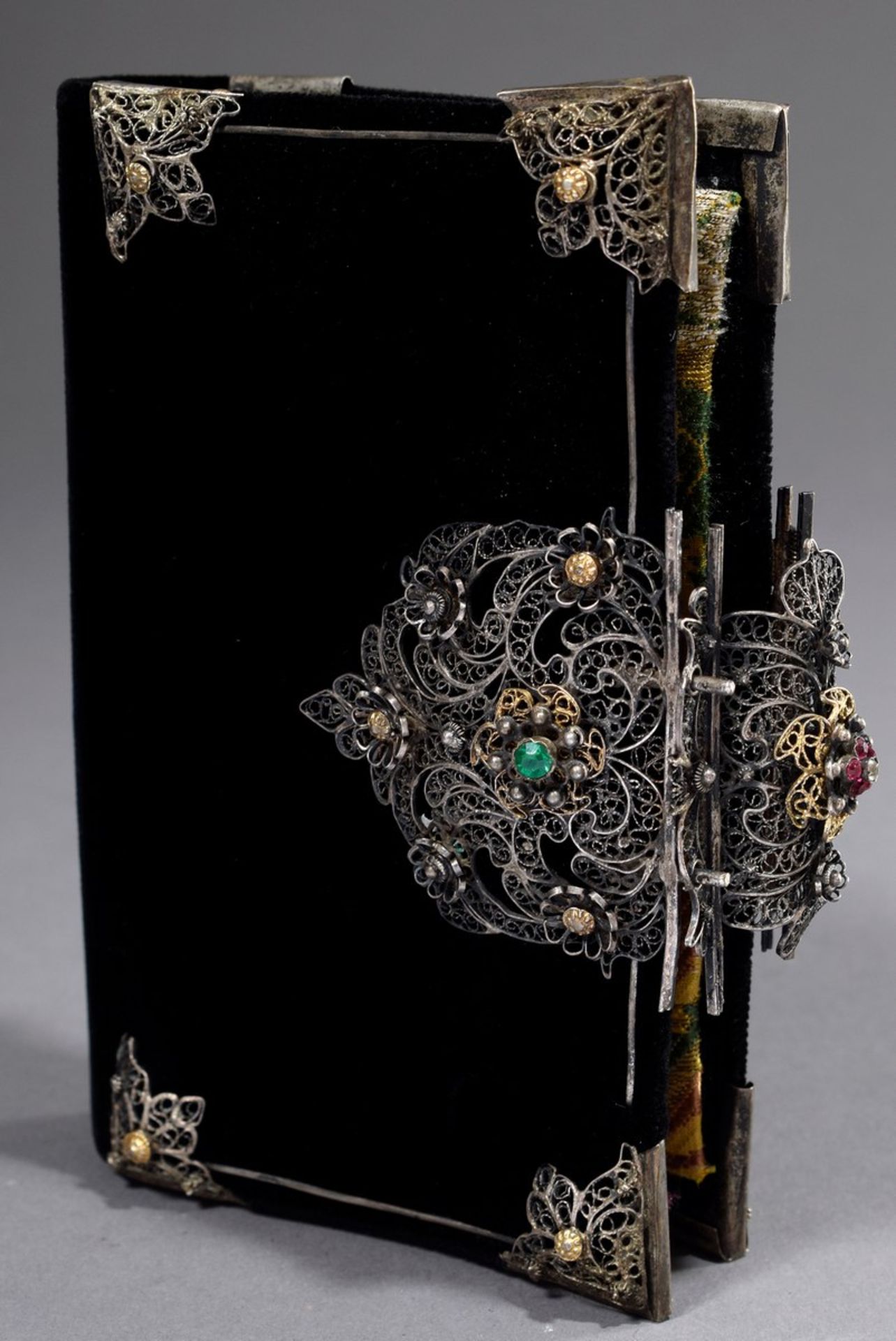 Gebetbucheinband mit filigranen Silberbeschlägen | Prayer book binding with filigree silver fitting