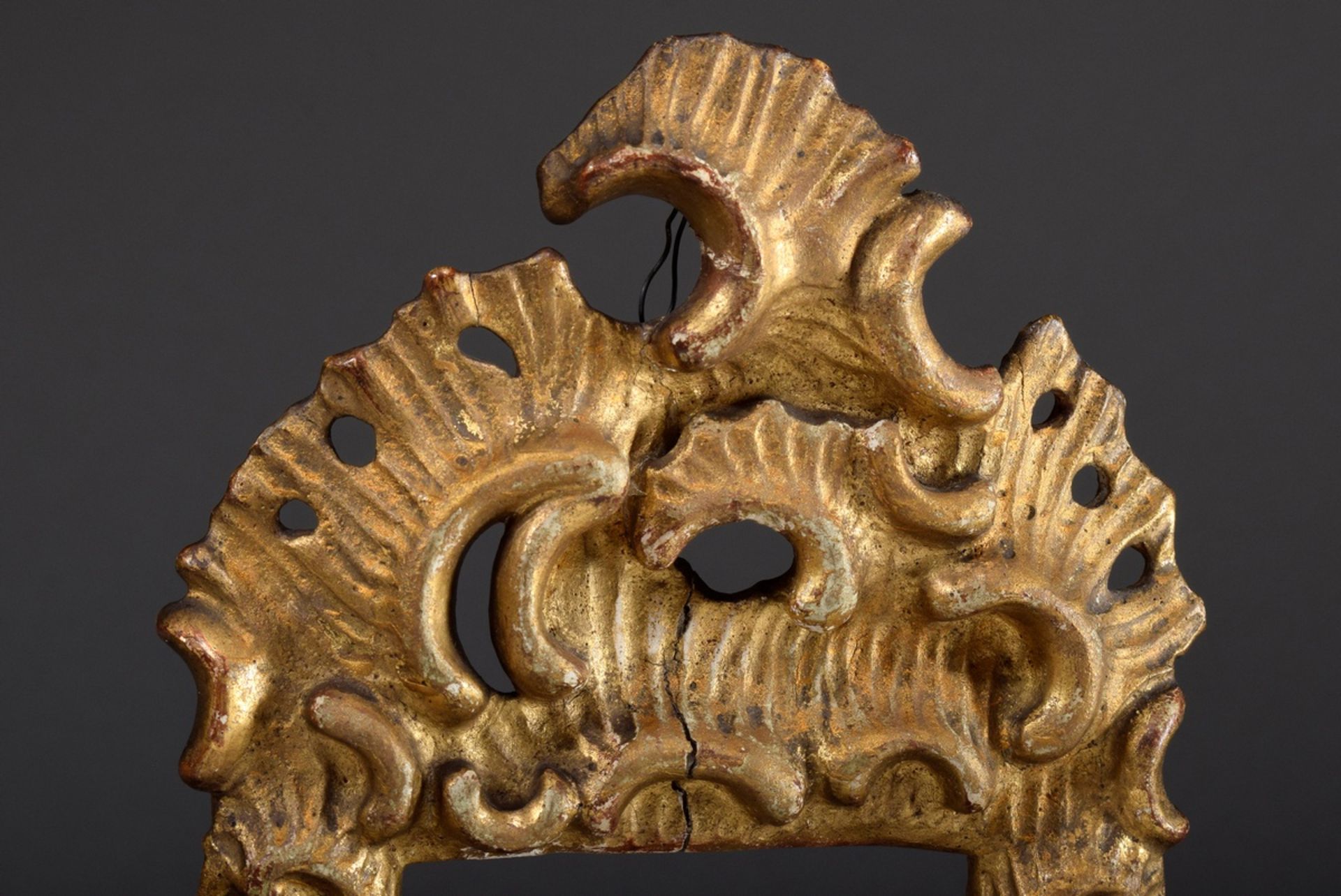 Paar Rocaille-Rahmen, Holz geschnitzt, vergoldet | Pair of rocaille frames, carved wood, gilt, Sout - Image 4 of 5