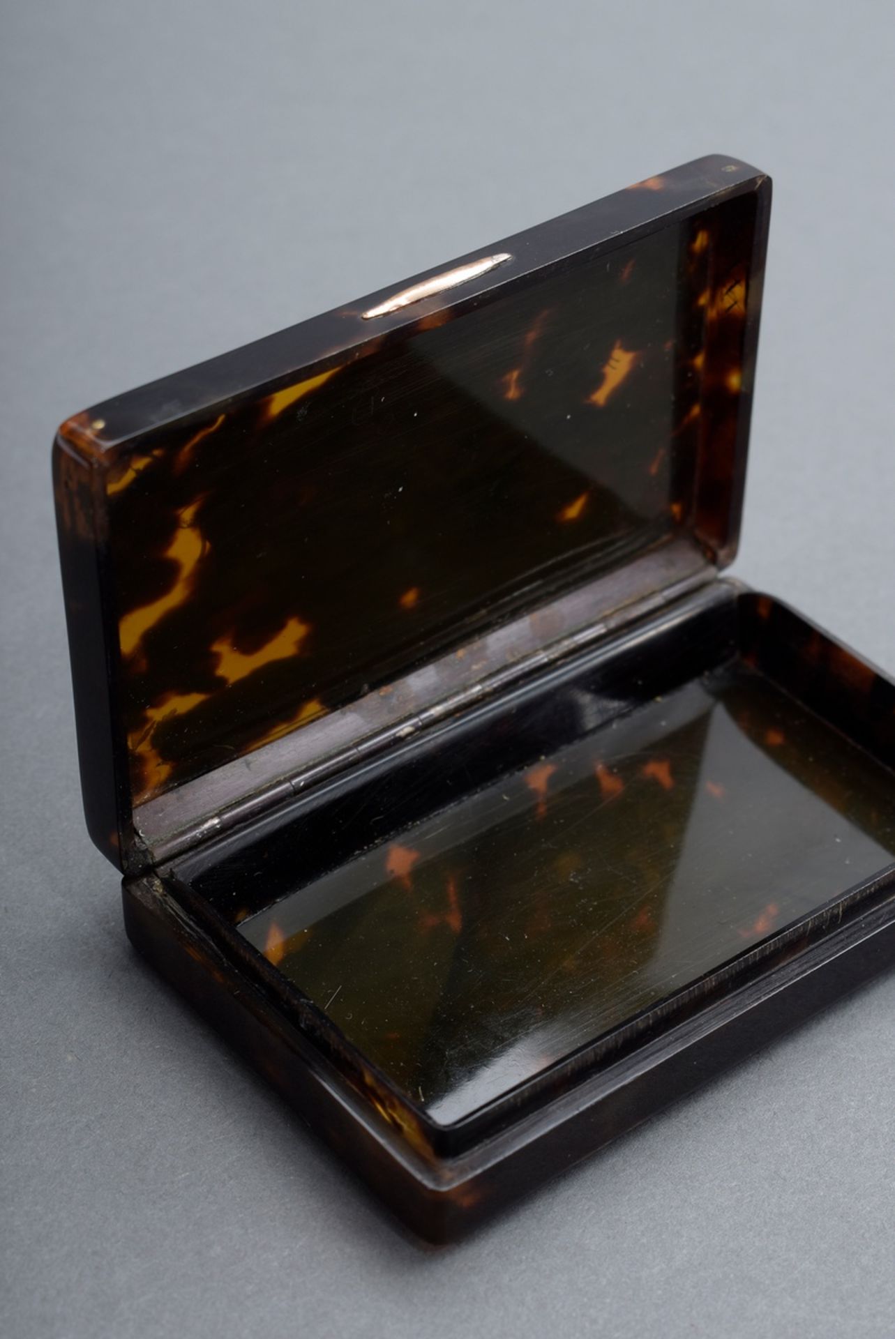 Rechteckige Schildpatt Dose mit feinen Perlmutt- | Rectangular tortoiseshell box with fine mother-o - Image 3 of 4