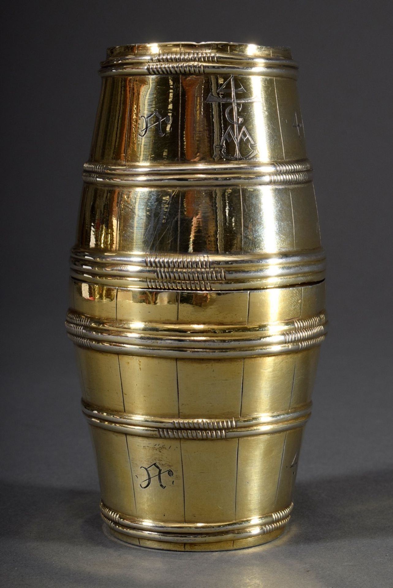 Seltener Doppelbecher in Fassform mit gravierter | Rare double cup in barrel form with engraved hou - Image 2 of 4