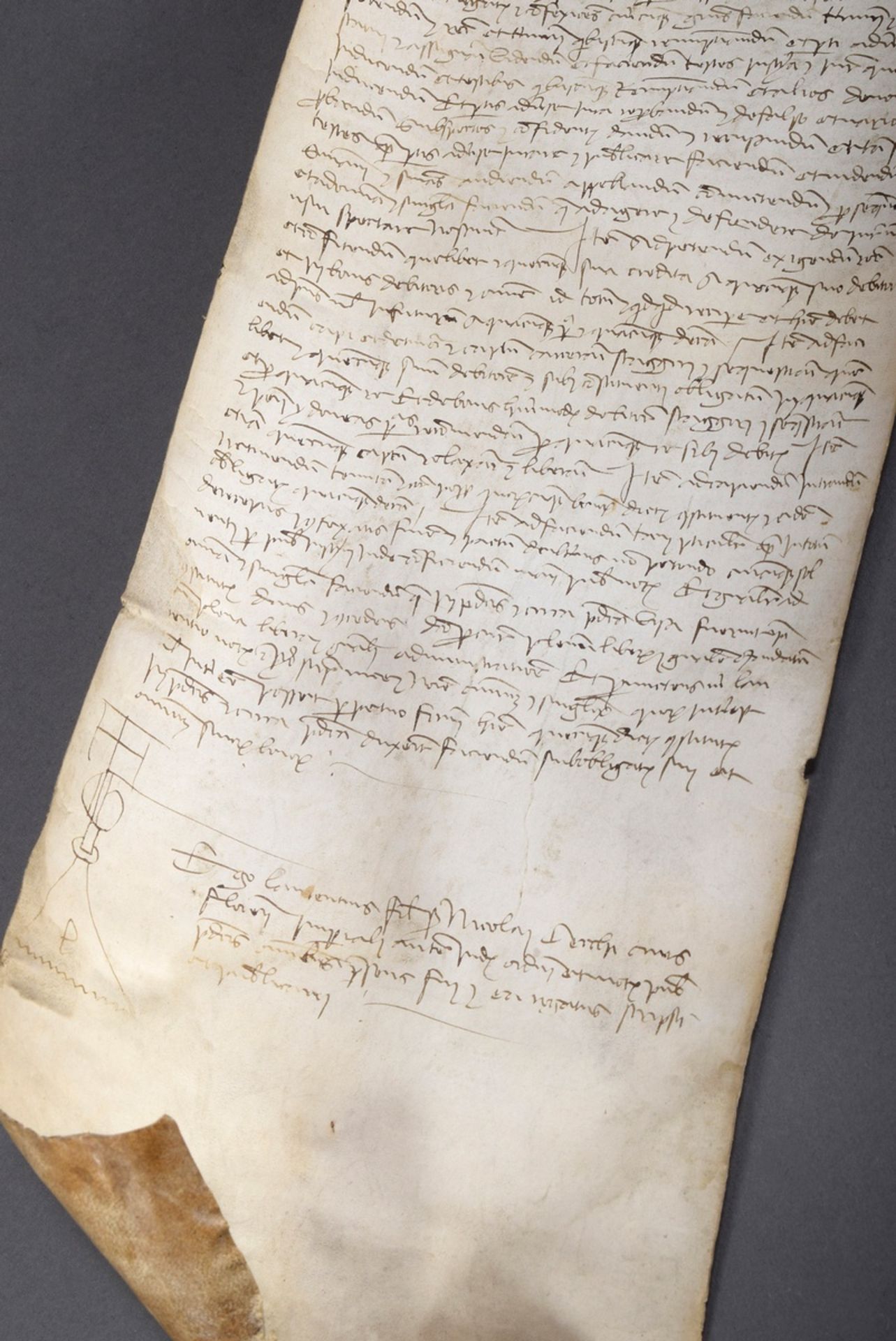 Gerolltes Pergament mit vermutlich altenglischer | Rolled parchment with probably Old English handw