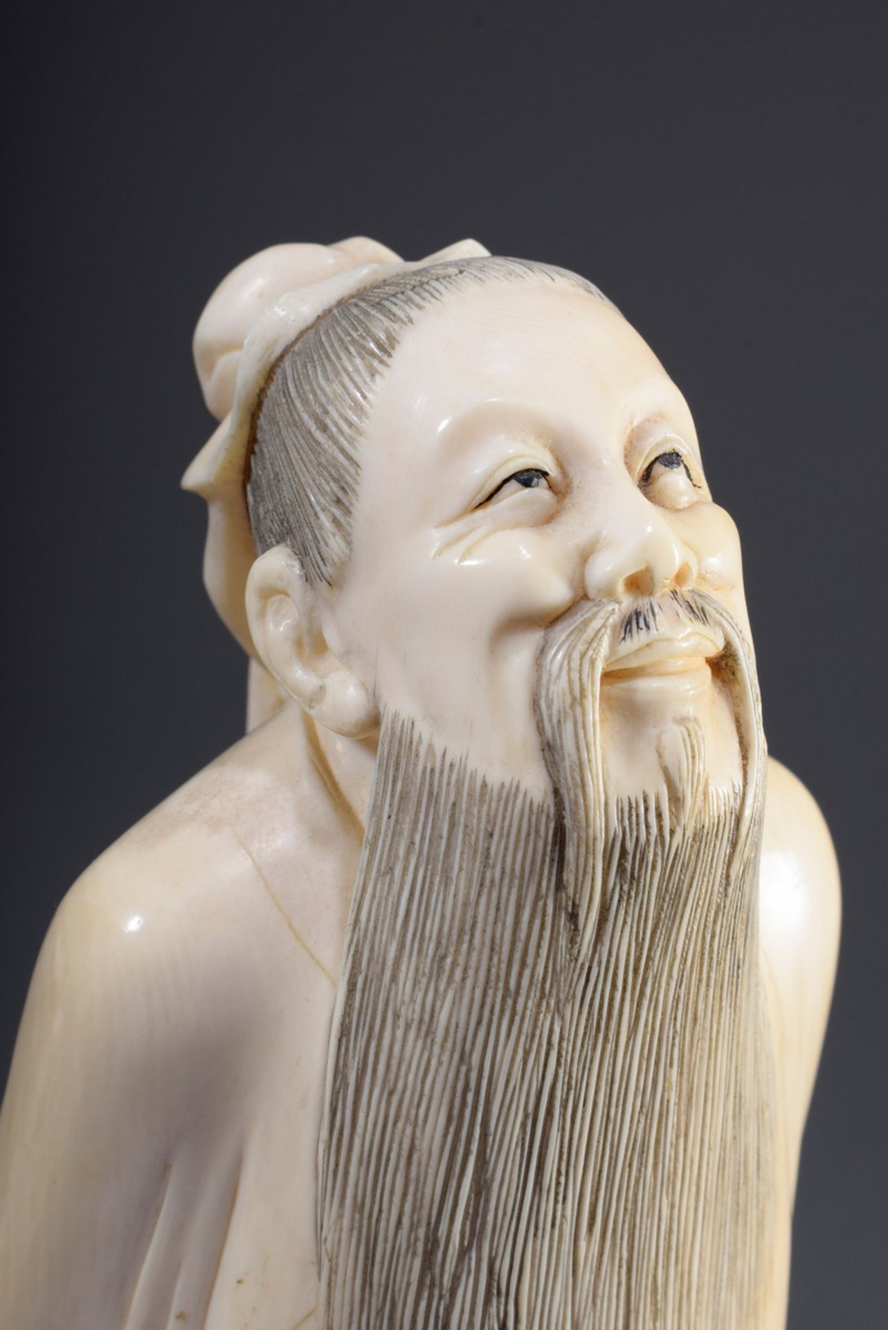Chinesische Elfenbein Schnitzerei "Konfuzius, de | Chinese ivory carving "Confucius, looking up to - Bild 5 aus 9