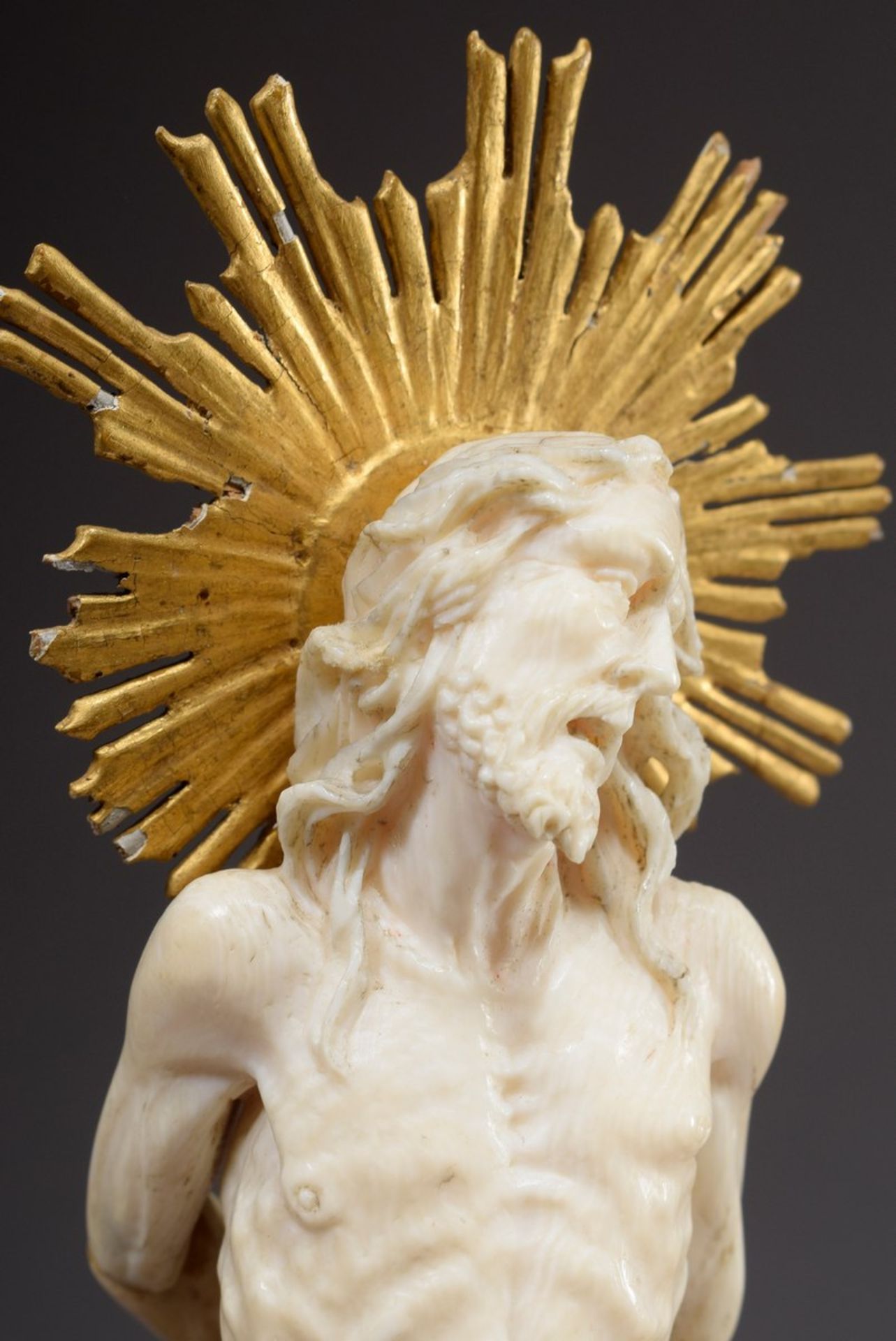 Elfenbeinskulptur „Christus an der Martersäule" | Ivory sculpture "Christ at St. Mary's Column" wi - Bild 7 aus 7