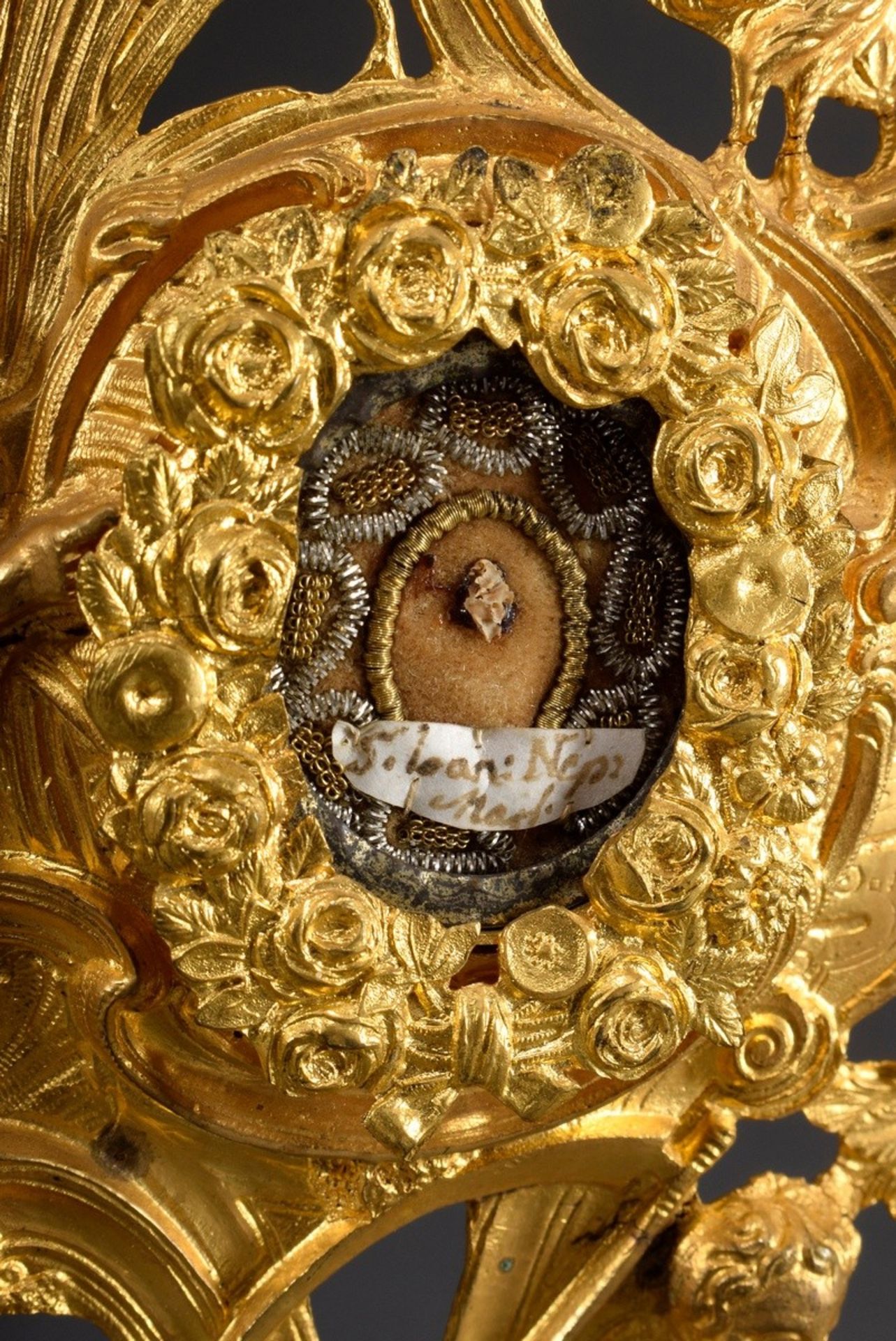 Vergoldeter Historismus Galvano Reliquiar mit al | Gilded historicism galvano reliquary with allego - Image 3 of 7