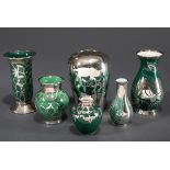 6 Diverse grüne Porzellan Vasen mit floralem und | 6 Diverse green porcelain vases with floral and