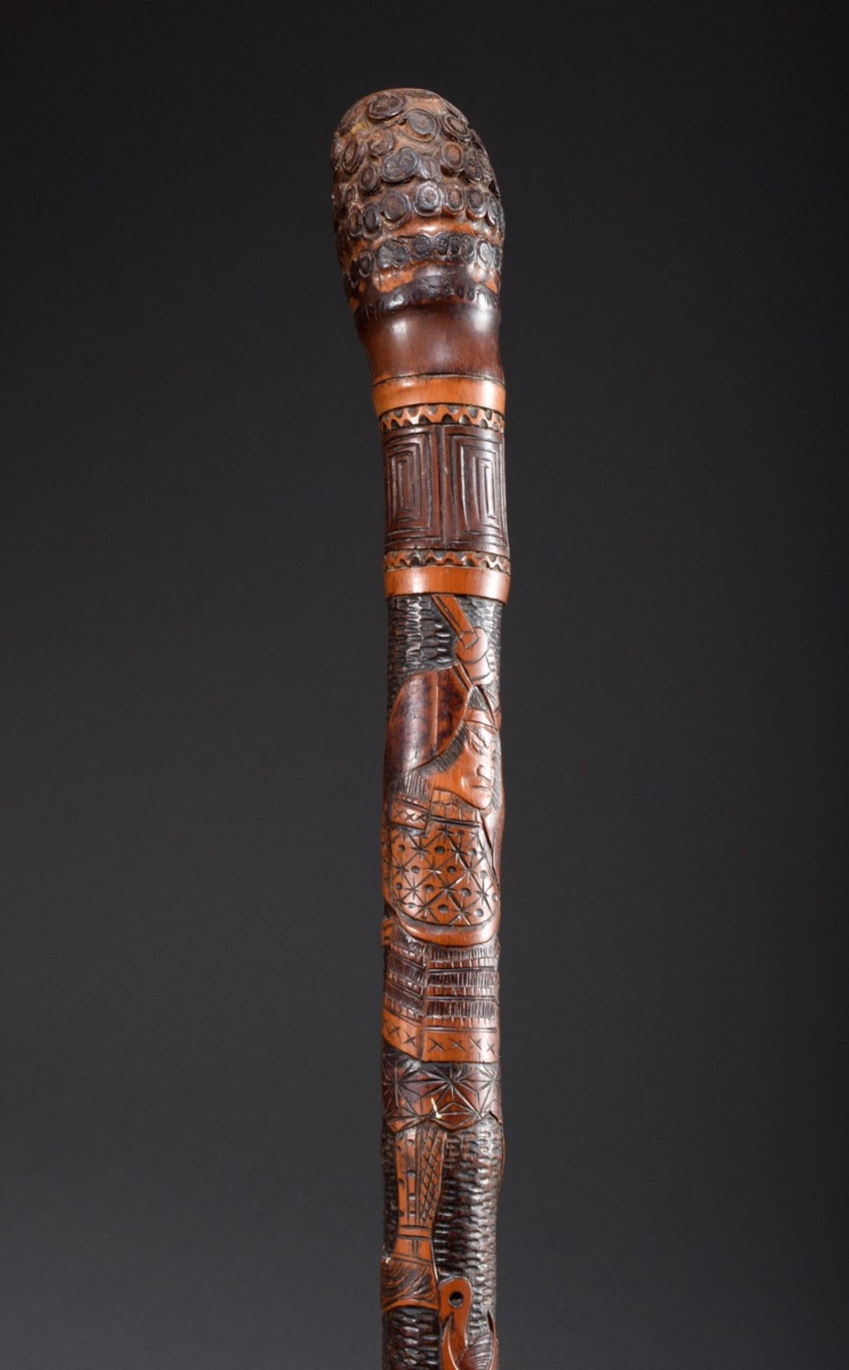 2 Diverse Gehstöcke: Knotenstock eines Daoisten | 2 various walking sticks: Knotted cane of a Daoi - Bild 7 aus 12