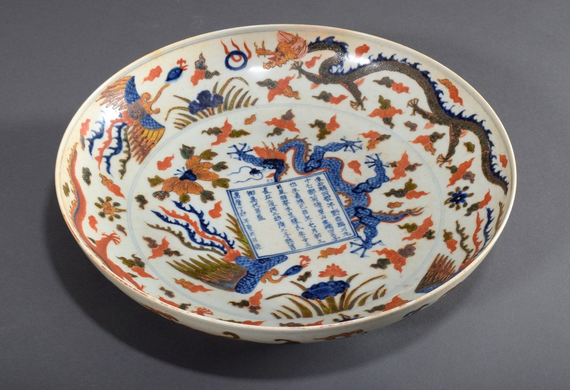 Große Schale mit polychromer Malerei "Drachen un | Large bowl with polychrome painting "dragons and