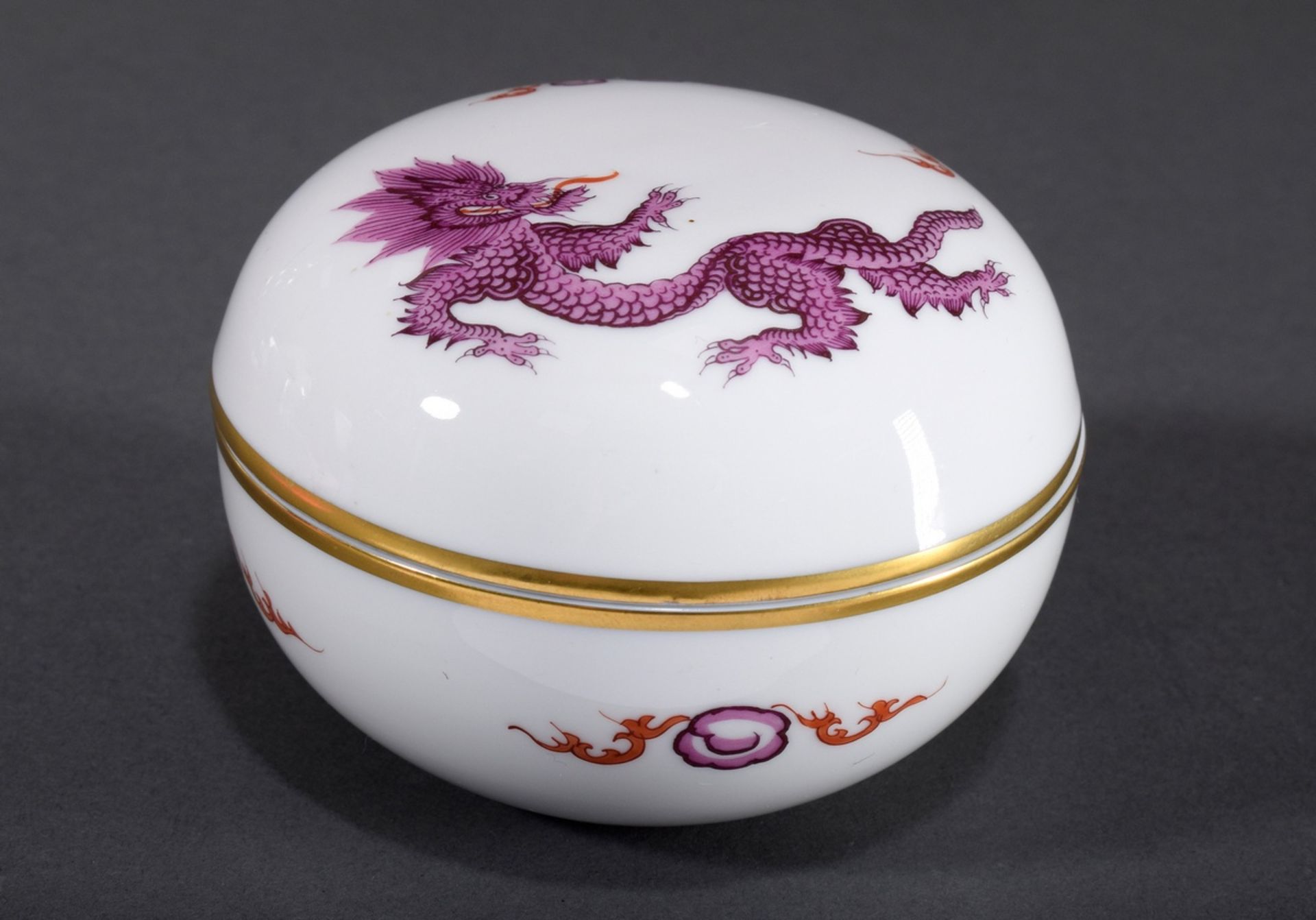 Runde Meissen Deckeldose "Violetter Mingdrache, | Round Meissen lidded box " Purple Ming Dragon, r - Bild 2 aus 4