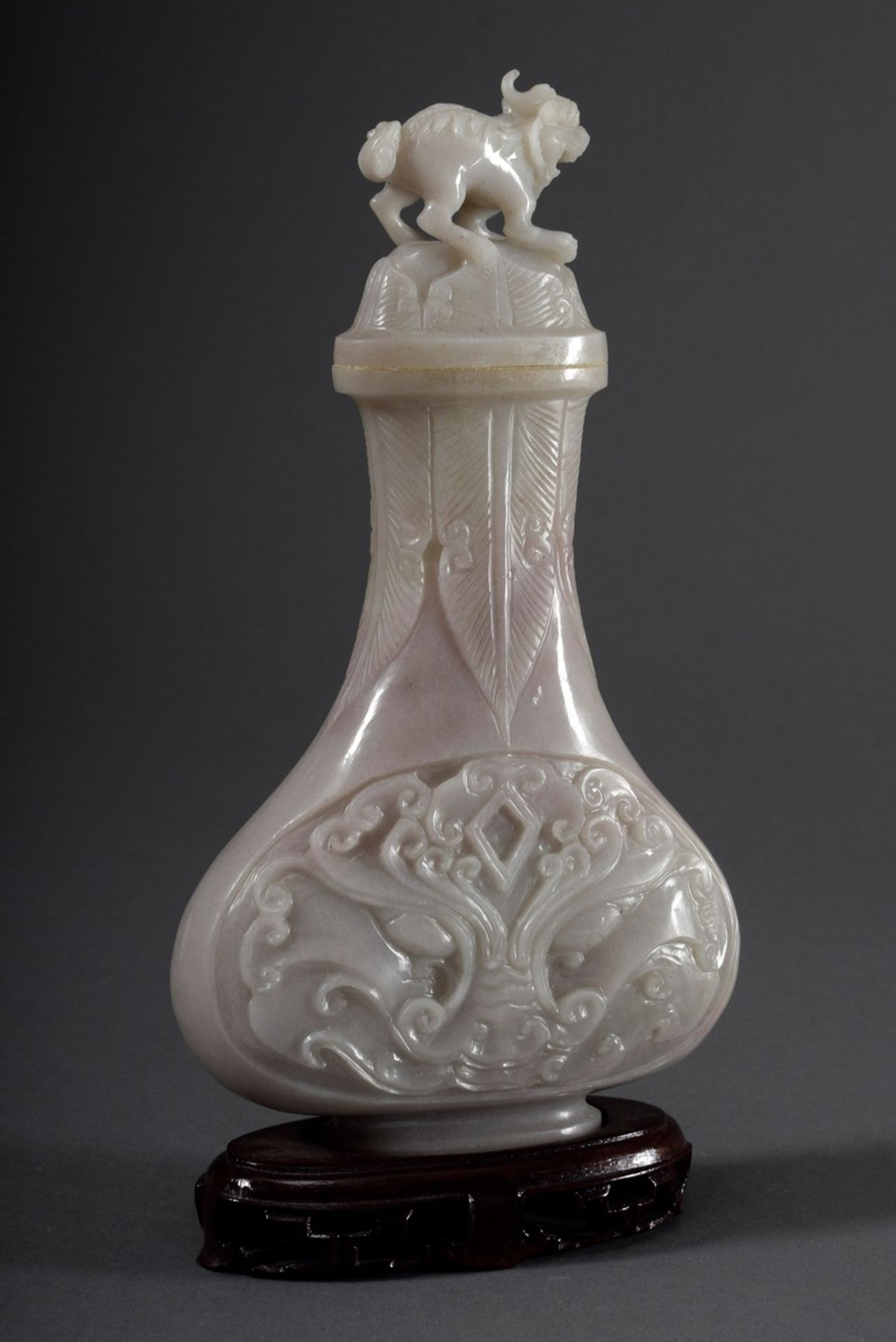 Graue Jade Deckelvase mit ornamental beschnitzte | Grey jade lidded vase with ornamentally carved b - Bild 2 aus 4