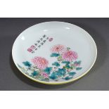 Flache chinesische Schale "Chrysanthemen" mit se | Flat Chinese bowl "Chrysanthemums" with poem on