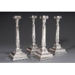 4 Amerikanische Säulen Leuchter in klassizistisc | 4 American column candlesticks in classicistic s