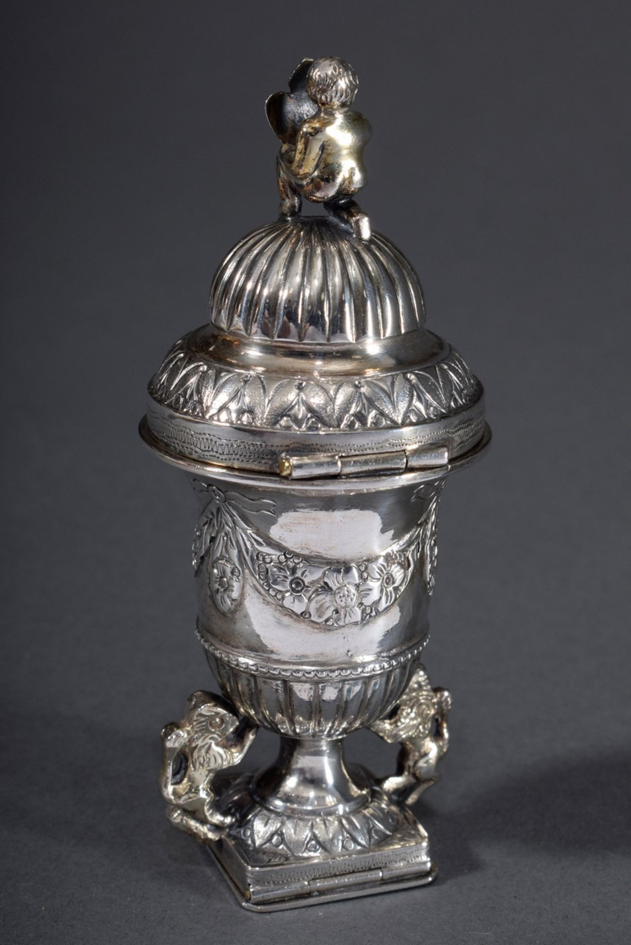 Klassizistischer Pomander in Vasenform mit figür | A classicistic pomander in the shape of a vase w - Bild 2 aus 7