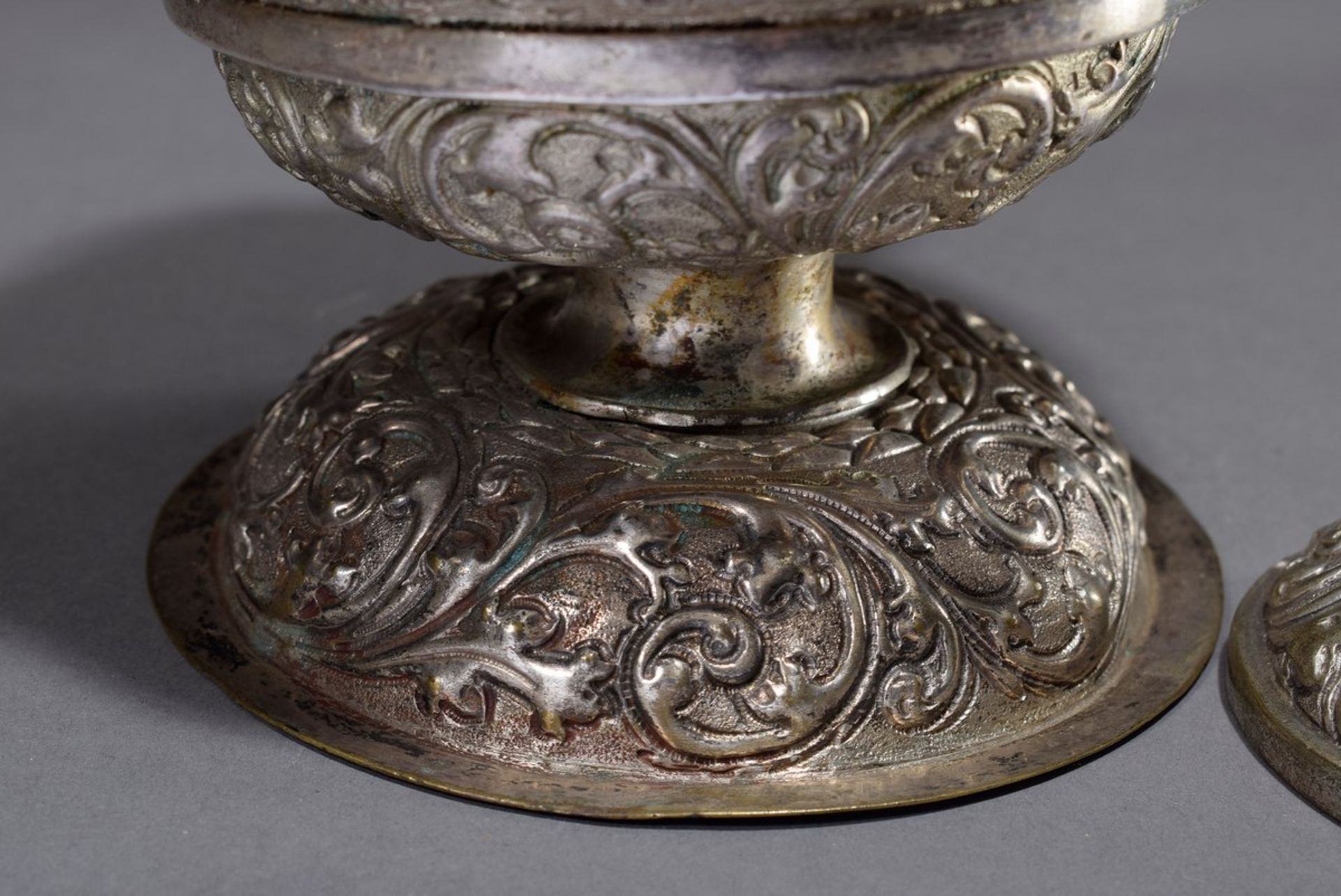 Barockes Weihrauchfass mit floraler Treibarbeit | Baroque incense burner with floral drift work an - Image 4 of 6