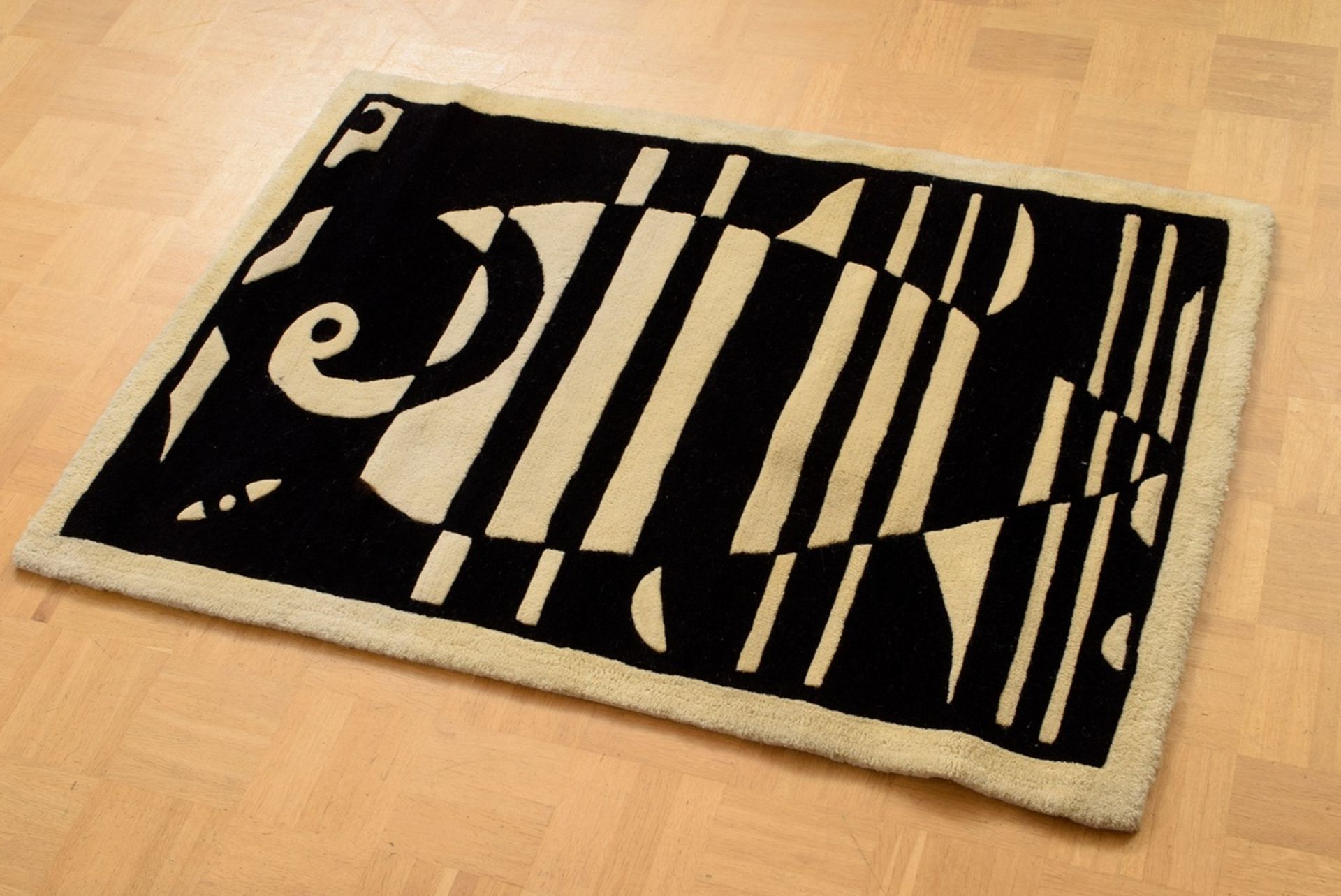 Künstlerteppich, schwarze-weiße Abstraktion, 20. | Artist's carpet, black and white abstraction, 20 - Bild 2 aus 4