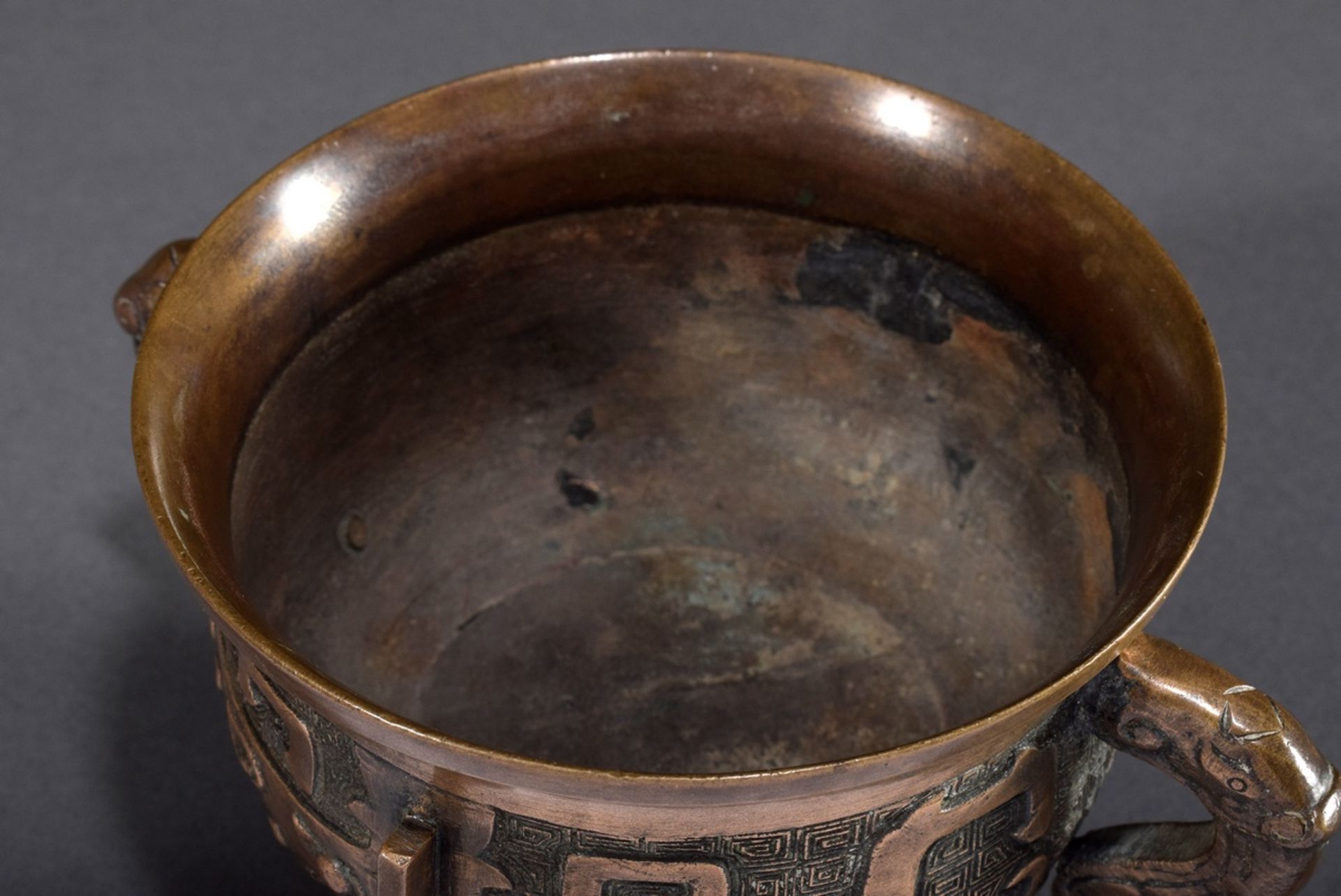 Chinesischer Bronze Censer "Gui" mit archaischem | Chinese bronze censer "Gui" with archaic decorat - Bild 3 aus 5