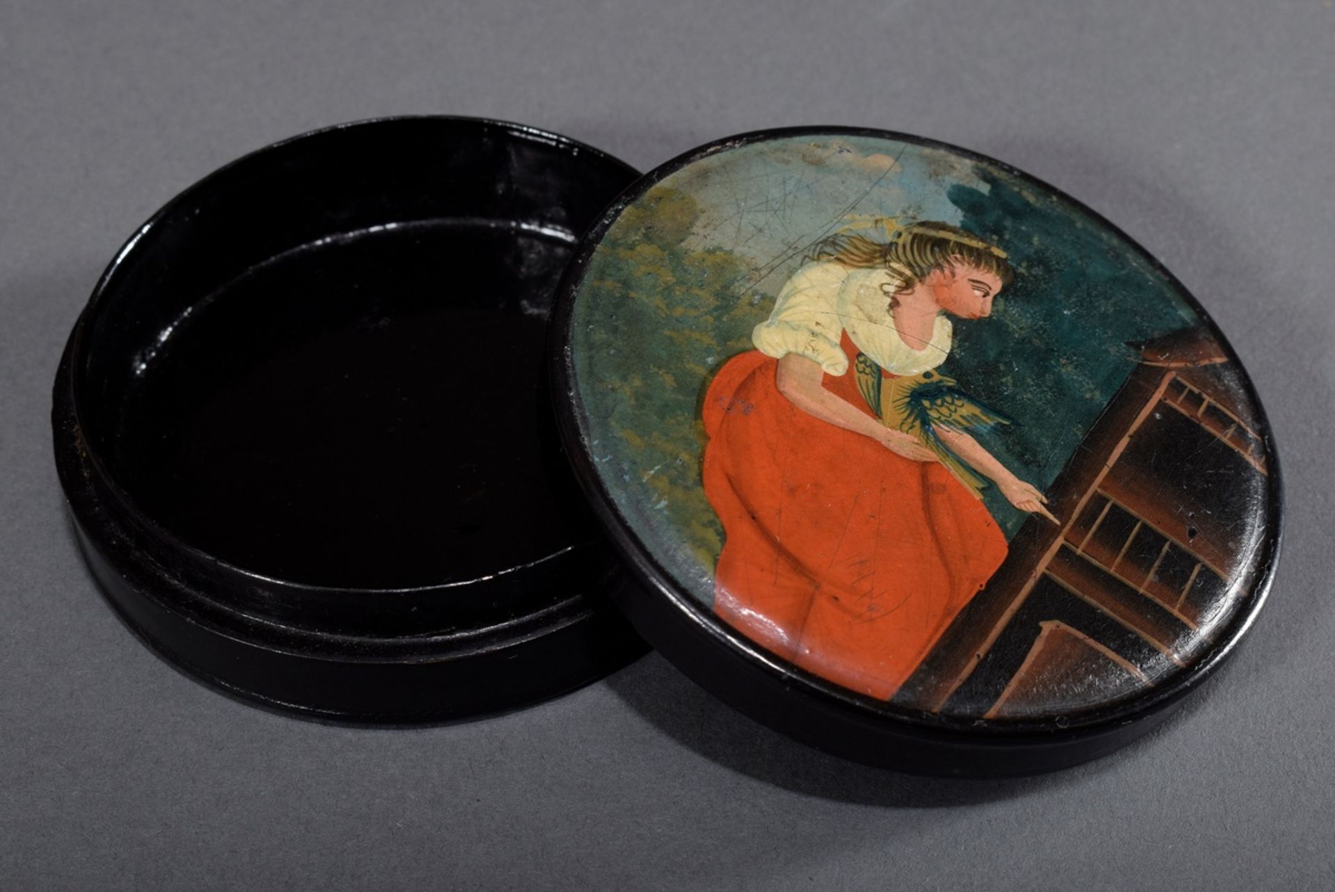 Runde Lackdose in Stobwasser Art "Junge Frau mit | Round lacquer box in Stobwasser style "Young wom - Image 2 of 4