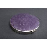 Kleine runde Dose mit fliederfarbenem Guilloché | Small round box with lilac guilloché enamel "hon