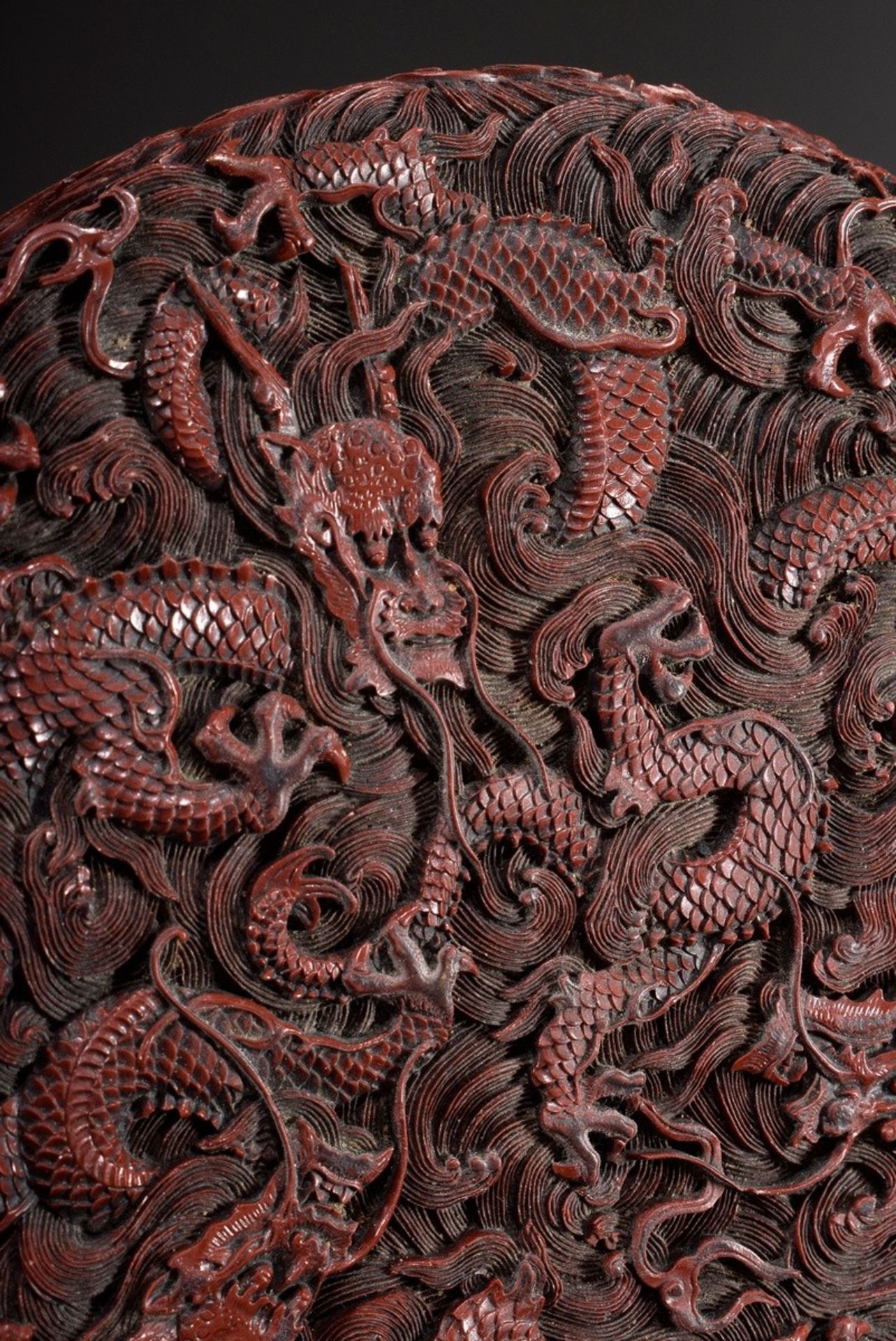 Runde Schnitzlack Dose "Neun Drachen" in detailr | Round carved lacquer box "Nine Dragons" in detai - Bild 3 aus 12