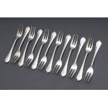 12 "Chippendale" Kuchengabeln mit Monogramm "K", | 12 "Chippendale" cake forks with monogram "K",