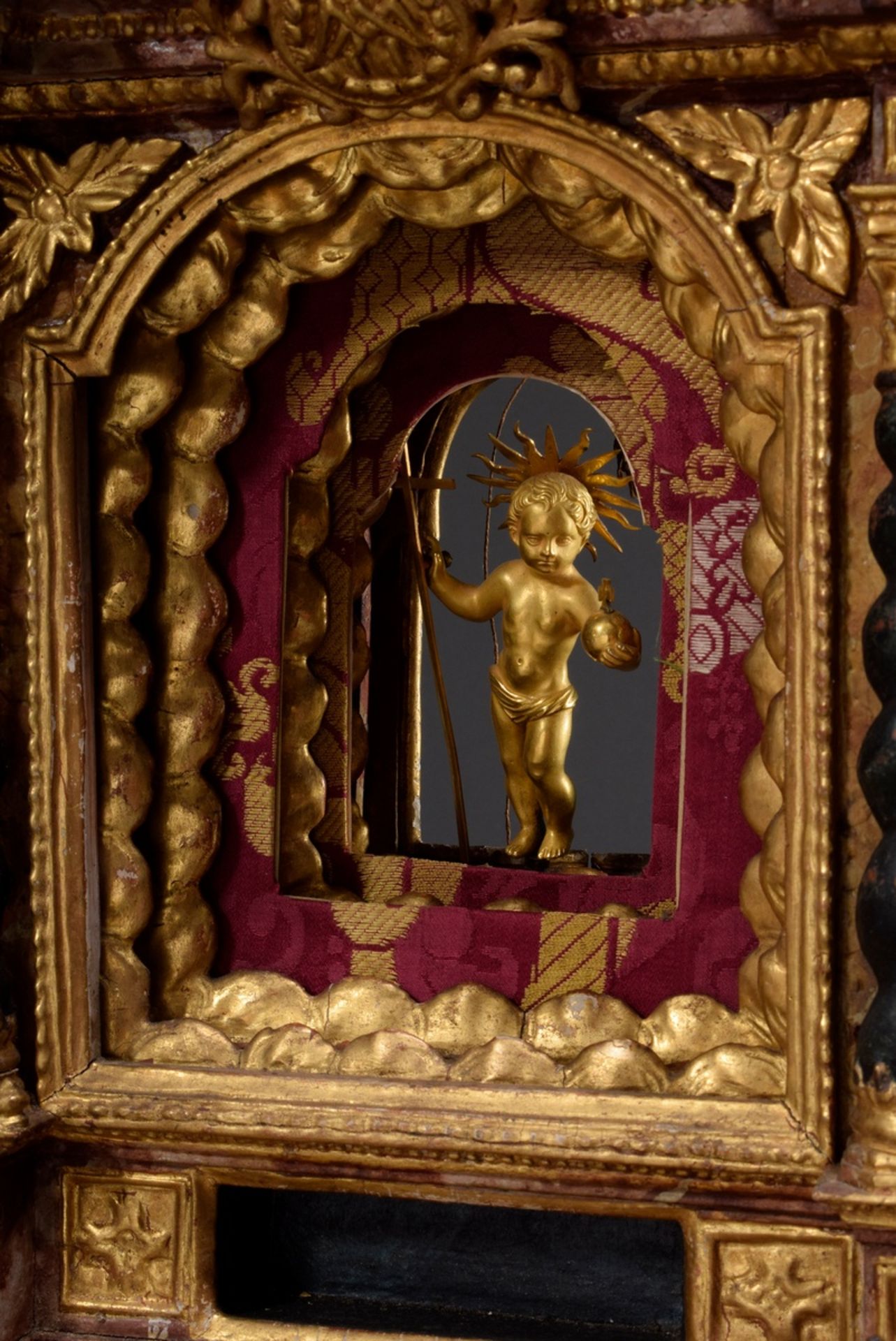 Barocker Hausaltar mit opulent dekorierter dreif | Baroque house altar with opulently decorated thr - Image 7 of 10