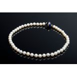 Choker-Zuchtperlenkette mit GG 585 Lapiskugelsc | Choker cultured pearl necklace with GG 585 lapis