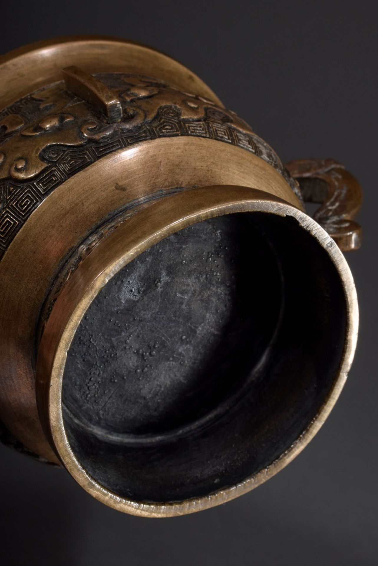 Chinesischer Bronze Censer "Gui" mit archaischem | Chinese bronze censer "Gui" with archaic decorat - Bild 4 aus 5