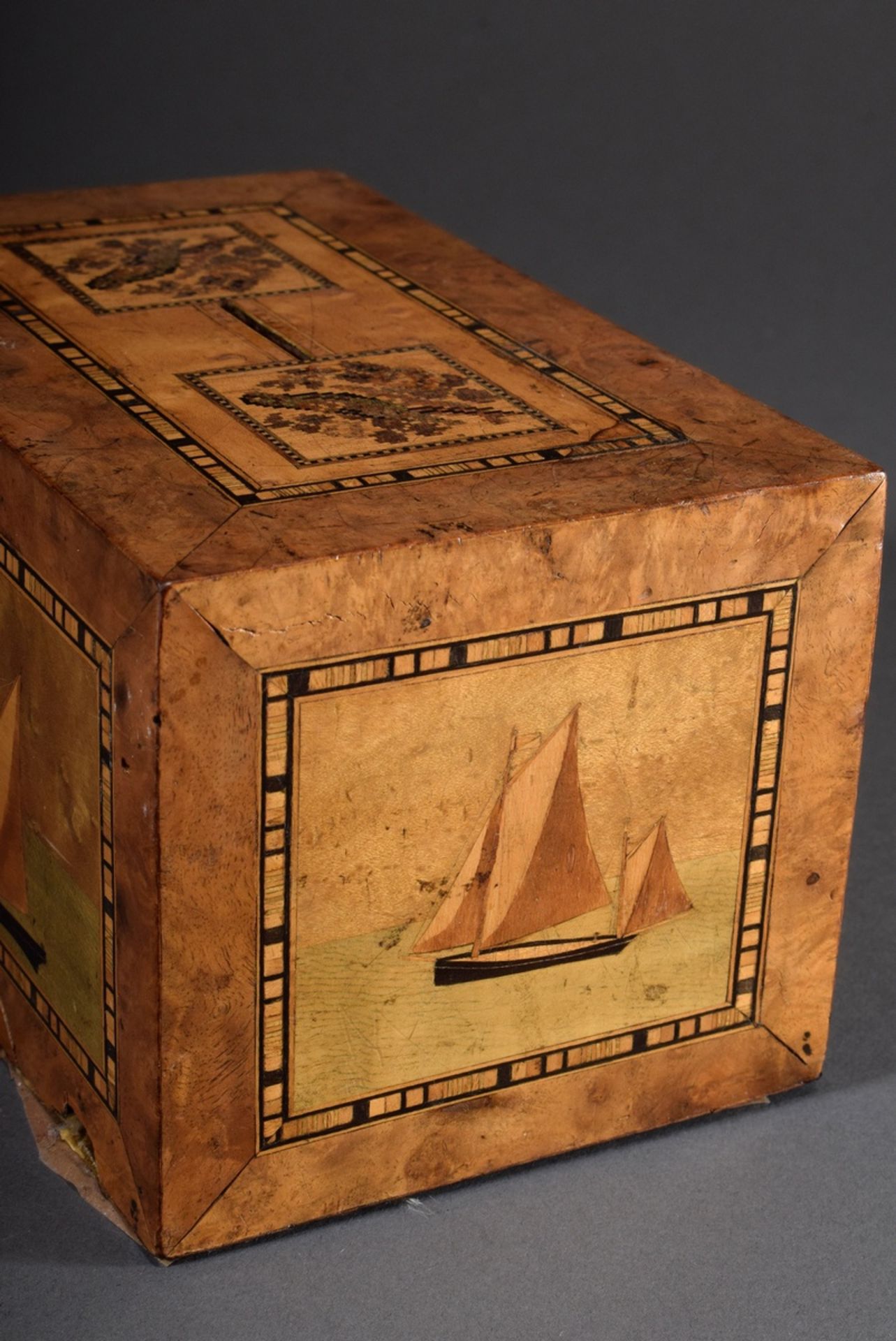 Rechteckige Holz Spardose mit Strohintarsien „Vö | Rectangular wooden money box with straw inlays " - Bild 3 aus 5