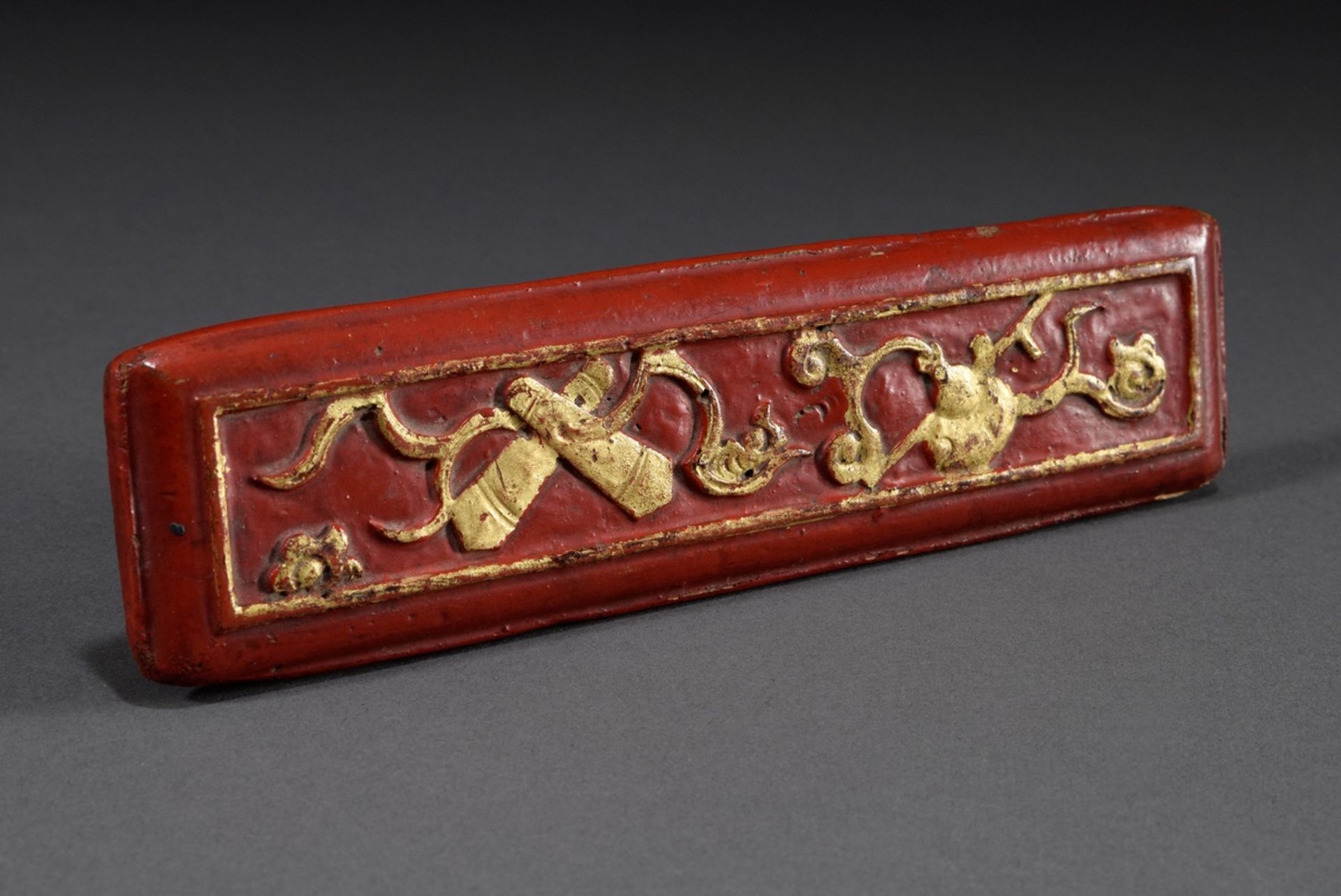 Chinesische Holz Handstütze mit vergoldeter rote | Chinese wooden handrest with gilded red shellac