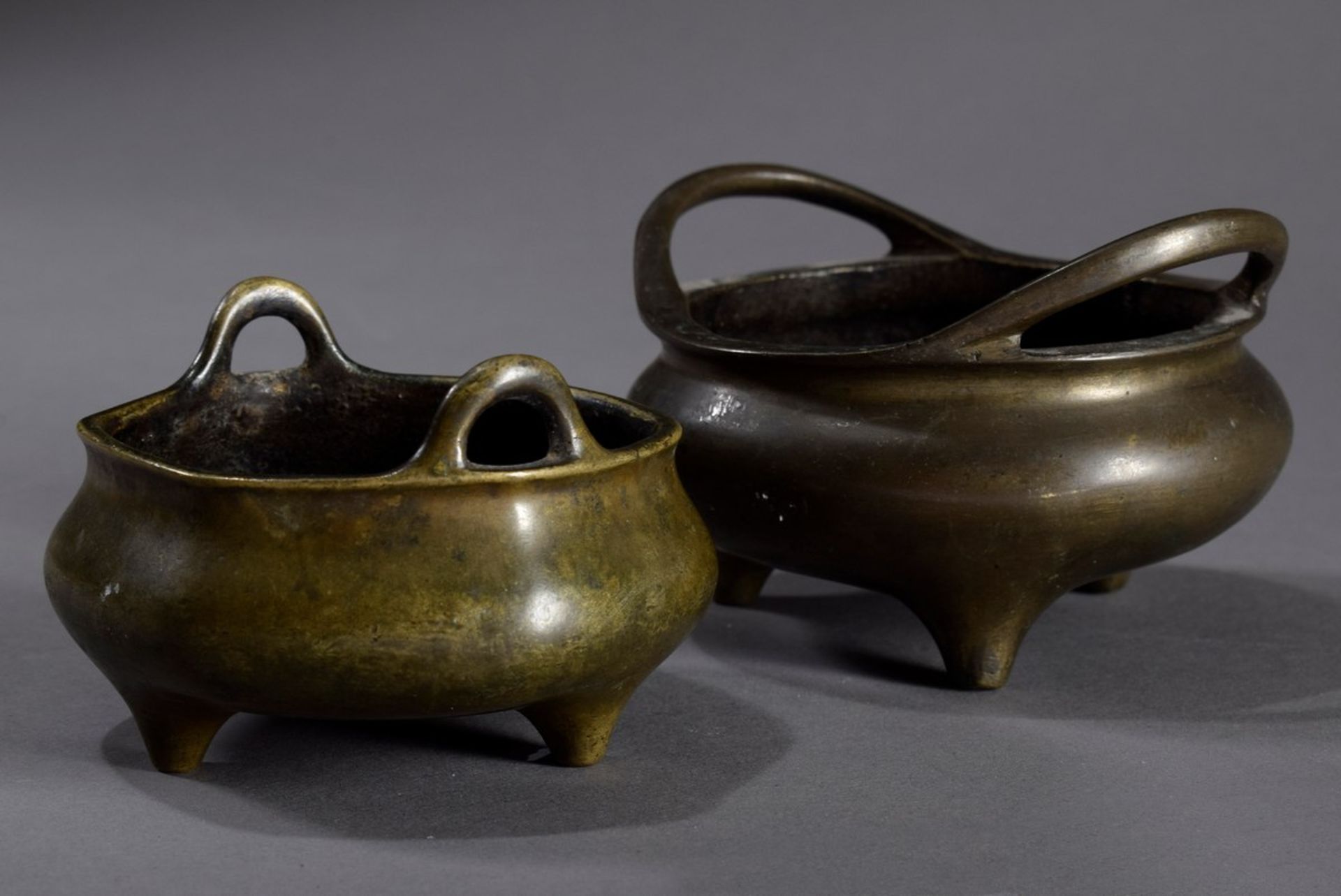 2 Diverse Bronze Censer, 1x Ming Bodenmarke und | 2 Various bronze censers, 1x Ming bottom mark an - Bild 2 aus 5